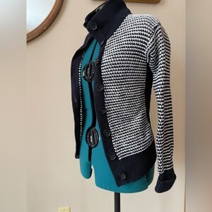 Banana Republic extra small XS button up sweater, black white knit, snug fit
